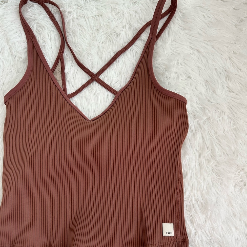 Vuori Ribbed Crop Tank | Berry Color | Ships Next Day - Picture 5 of 10